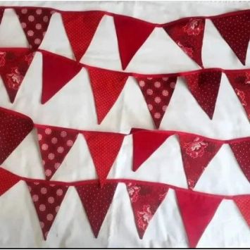 Red Shweshwe bunting